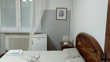 Bügeleisen/Bügelbrett, Internetzugang, Bettwäsche