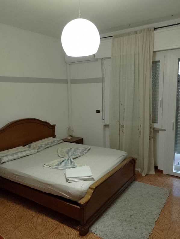 3 chambres, fer et planche à repasser, accès Internet, draps fournis
