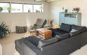 Lobby - Awesome home in Thyborøn with WiFi (Thyborøn)