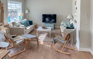 TV, DVD player - Cozy home in Thyborøn with WiFi (Thyborøn)