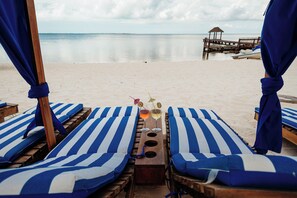 Sun-loungers, beach towels - Dep2 sea view hotel zone (Cancún)