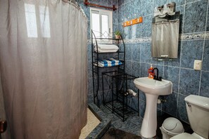 Shower, hair dryer, towels, soap - Dep2 sea view hotel zone (Cancún)