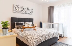 Bügeleisen/Bügelbrett, Reisekinderbett, kostenloses WLAN