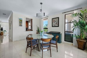 Dining - Beachfront Ocean View Condo Golf & Near Hyatt (Río Grande)