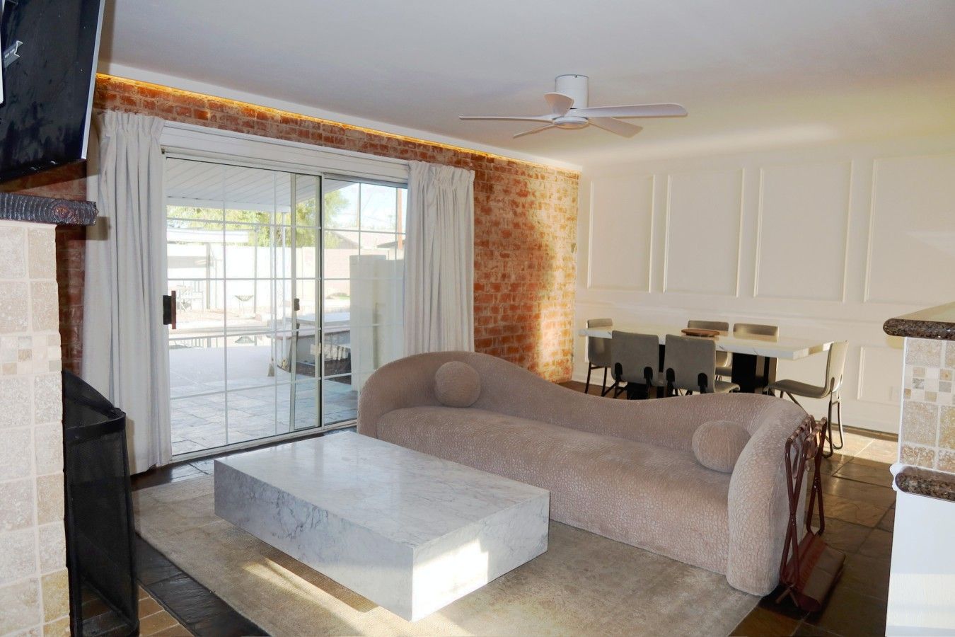 TV, fireplace