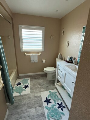 Towels, soap, toilet paper - Charming 2-bedroom house in gated community in desirable Port St Lucie (Port Saint Lucie)