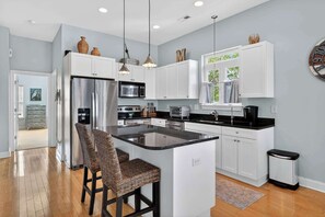 Fridge, microwave, oven, stovetop - Tuna Luna - Coastal Getaway Essentials Included (Carolina Beach)
