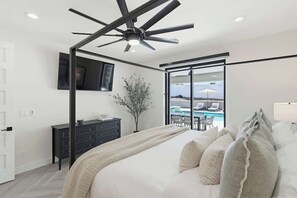 Iron/ironing board, travel cot, WiFi, bed sheets - Gameroom | Lakeviews • Pool • Spa | Near Marina (Lake Havasu City)