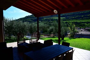 Outdoor dining - Vrbo Property (Cazzano di Tramigna)