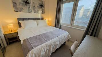 Iron/ironing board, WiFi, bed sheets