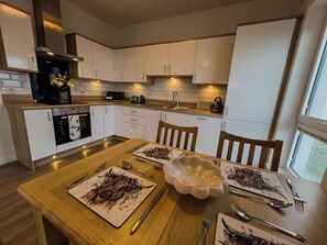 Private kitchen - Executive 2 bed apartment with stunning views across to Beinn Wyvis (Inverness)