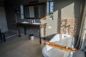 Luxury Double Room, Mountain View | Bathroom