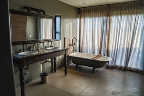 Luxury-Doppelzimmer, Bergblick | Badezimmer