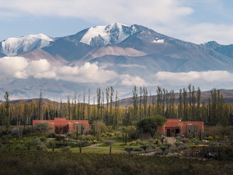 Vista montagna. Atamisque Wine Lodge