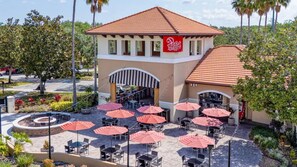 Outdoor dining - Unforgettable Family Fun Starts Here! Your Orange Lake East Village Villa- 2 Bd. (Kissimmee)