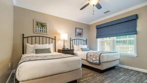Room - Colonial Comfort: 3BR Lock-Off Villa with Fireplace & Full Kitchen (Williamsburg)