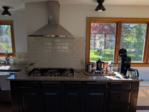 Fridge, microwave, oven, stovetop - 4-bedroom Architectural Lakeside Gem, Hot Tub, A/C, Wood burning stove (Monterey)