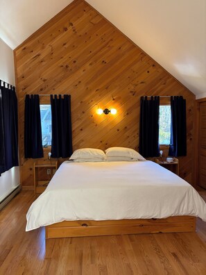 Desk, free WiFi, bed sheets - 4-bedroom Architectural Lakeside Gem, Hot Tub, A/C, Wood burning stove (Monterey)
