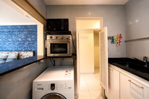 Private kitchen - Sunny Apartment Near Puerto Madero & Galerías Pacifico (Buenos Aires)