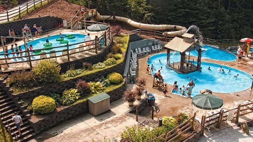 Vermont Mountain Escape Near Skiing with Spacious 2BR Deluxe Retreat