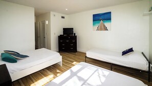 Room - Miami Condo Sleeps 6+ Walk to Beach + FREE Parking Beach, Sun & FUN (Sunny Isles Beach)