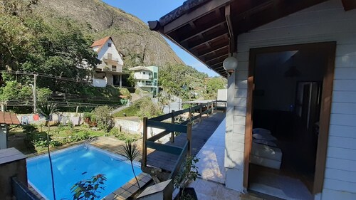 Soothing 1-bedroom chalet in tranquil Petrópolis getaway