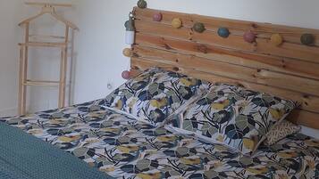 1 bedroom, desk, iron/ironing board, WiFi