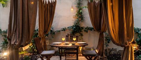 Outdoor dining