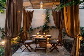 Outdoor dining - Silvia luxury home suites (PALERMO)