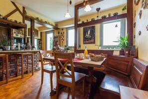 Dining - Guest Room “La Rose Trémière” with Shared Terrace, Garden, and Wi-Fi (Wintzenheim-Kochersberg)