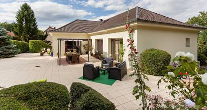 Guest Room “La Rose Trémière” with Shared Terrace, Garden, and Wi-Fi