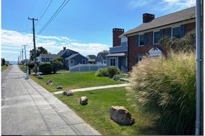Property grounds - SHORE & COUNTRY Exclusive Listing - Spring Summer Fall Winter Summer Season (Old Lyme)