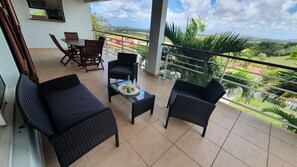 Outdoor dining - Upper Floor Villa  (sleeps 10) • Panoramic View & Pool (Rivière-Salée)