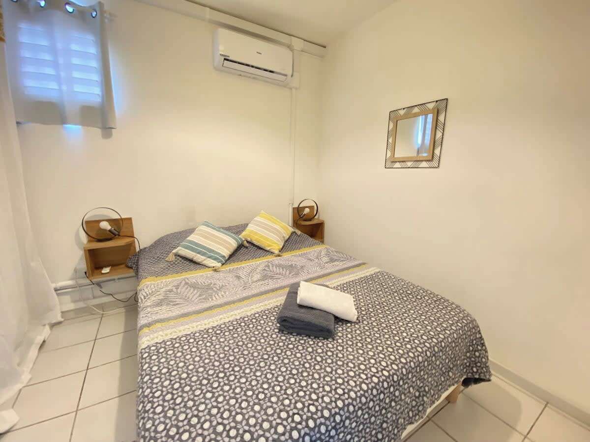 Iron/ironing board, travel cot, WiFi, bed sheets