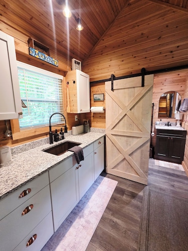 The Campfire Cottage-Cozy, Secluded Tiny Home in Mentone, AL