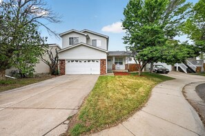 Exterior - Spacious 4-bedroom house in Aurora, Colorado, United States (Aurora)