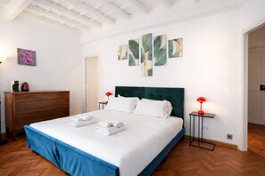 Desk, iron/ironing board, free WiFi, bed sheets - Elegantis.it Pantheon Suite near Piazza Navona (Roma)