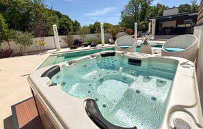 Outdoor spa tub - Pet friendly home in Rasopasno with sauna (Rasopasno)