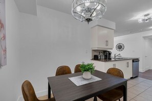 Dining - 3BR - Free Parking - MTCC/Rogers Centre (Toronto)