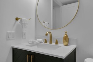 Bathroom - 3BR - Free Parking - MTCC/Rogers Centre (Toronto)