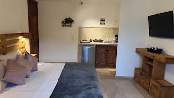 Camera Junior con letto matrimoniale o 2 letti singoli, vista città | Wi-Fi gratuito