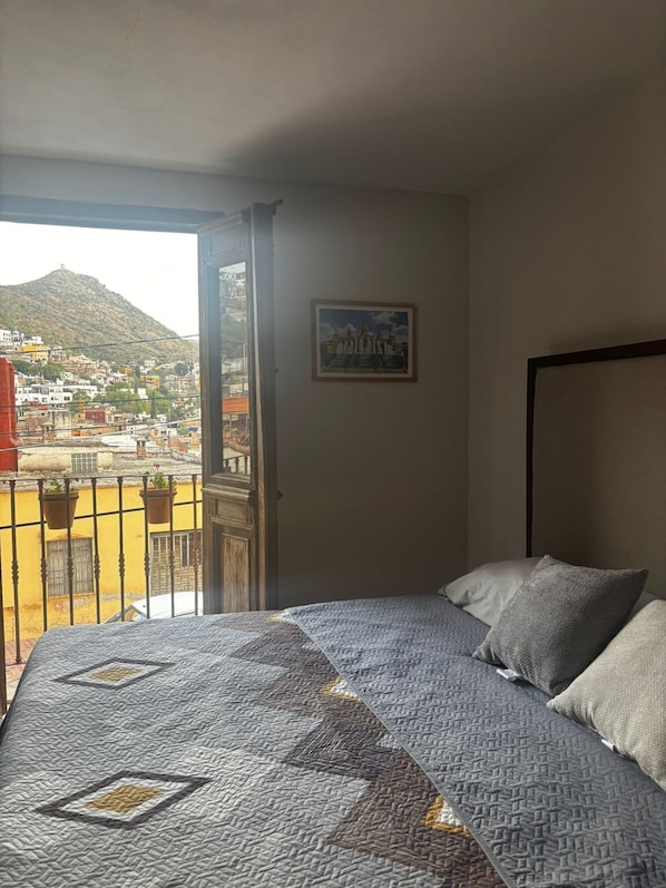 Comfort Room, City View | Free WiFi, bed sheets