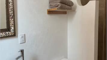 Comfort Double Room, City View | Bathroom | Hair dryer, soap, shampoo, toilet paper
