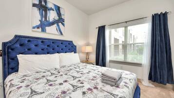 Desk, iron/ironing board, WiFi, bed sheets