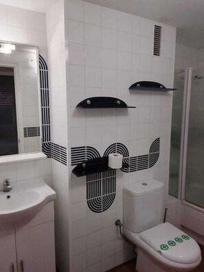 Bathroom - Vrbo Property (Lloret de Mar)