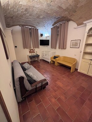 Smart TV, books - Monteverde/Gianicolo just a few minutes from Trastevere, posh, elegant neighborhood. (Roma)