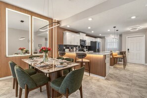 Dining - 3121 Modern Condo Near Disney | Storey Lake Resort (Kissimmee)