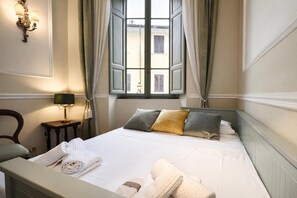 3 室のベッドルーム、セーフティボックス (室内)、デスク、アイロン / アイロン台