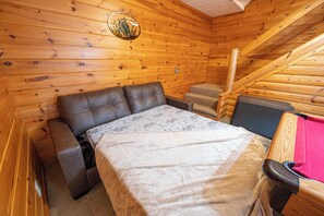 Room - Lakefront · Dock · 8 Acres · Hot Tub · 2 Fire Pits (Sevierville)