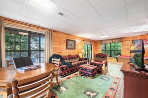 Games room - Lakefront · Dock · 8 Acres · Hot Tub · 2 Fire Pits (Sevierville)